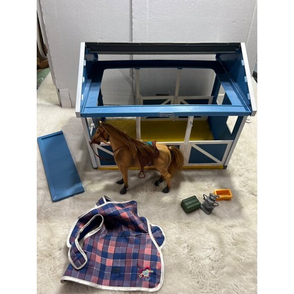 Breyer horse and stall deluxe country stable with horse wash stall - Picture 1 of 8